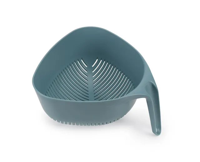joseph-joseph-duo-triangular-colander-passoire-triangulaire-avec-poign-e-vertica image 1