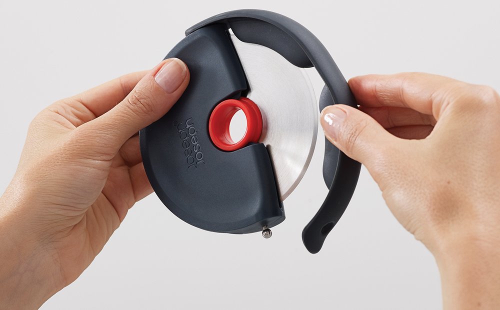 joseph-joseph-disc-coupe-pizza-compact-lame-inox-amovible-et-manche-protector-gr image 7