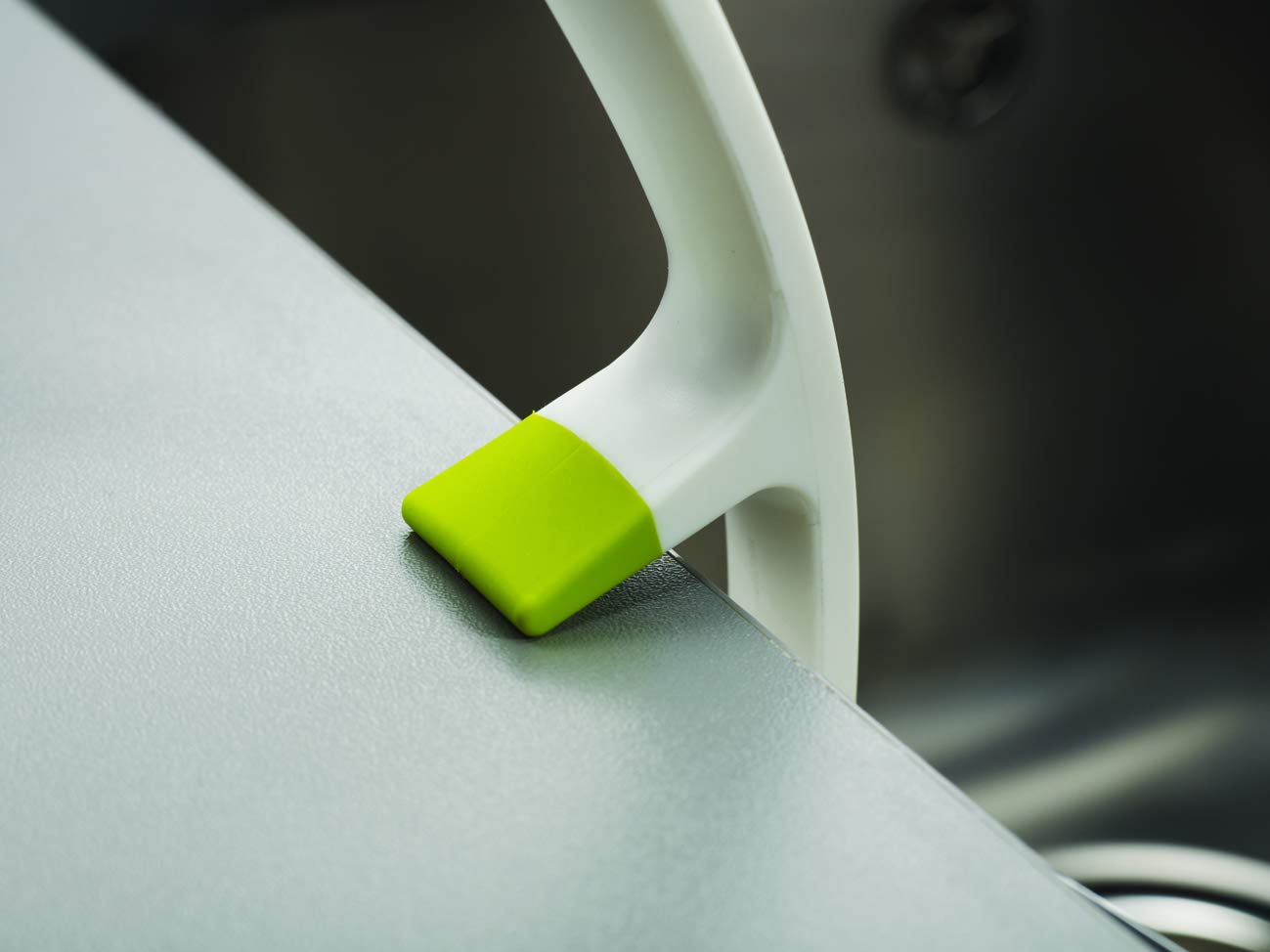 joseph-joseph-edge-brosse-vaisselle-avec-support-int-gr-pour-rebord-d-vier-t-te- image 4