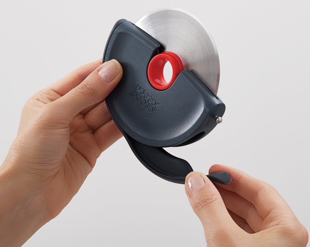 joseph-joseph-disc-coupe-pizza-compact-lame-inox-amovible-et-manche-protector-gr image 6