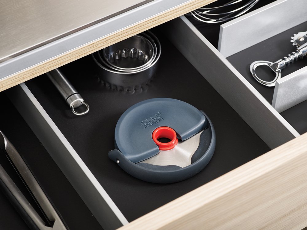 joseph-joseph-disc-coupe-pizza-compact-lame-inox-amovible-et-manche-protector-gr image 4