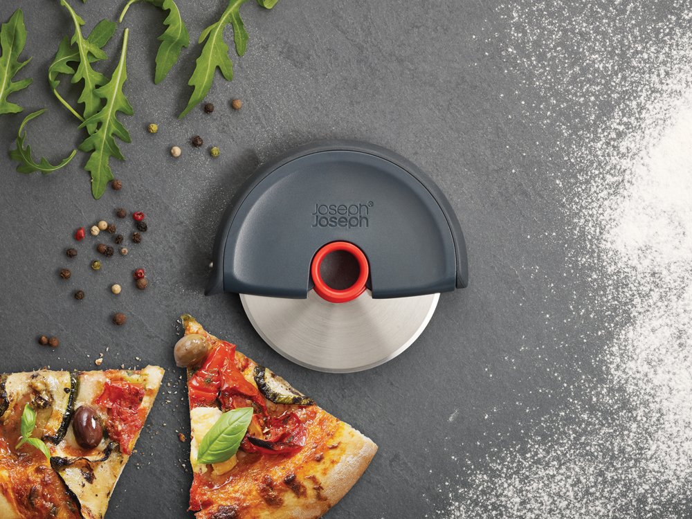 joseph-joseph-disc-coupe-pizza-compact-lame-inox-amovible-et-manche-protector-gr image 3