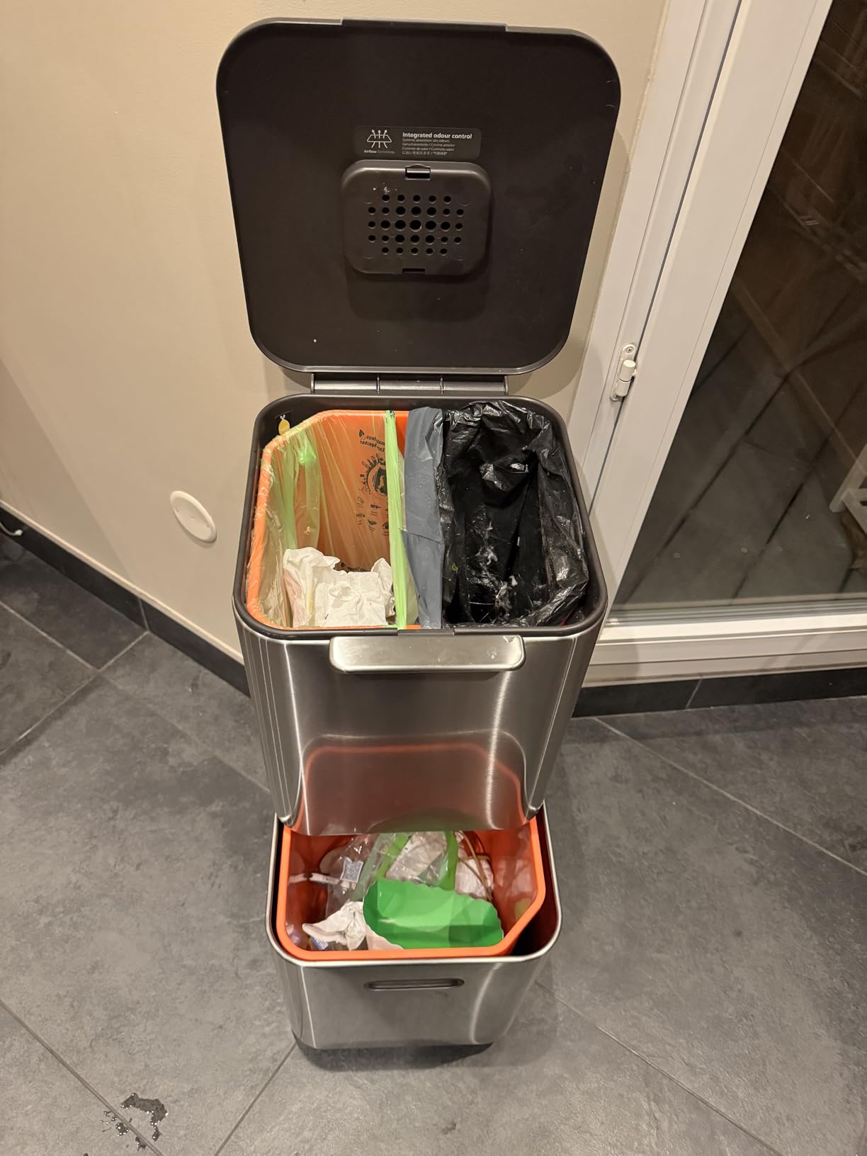 Une poubelle design qui change la cuisine