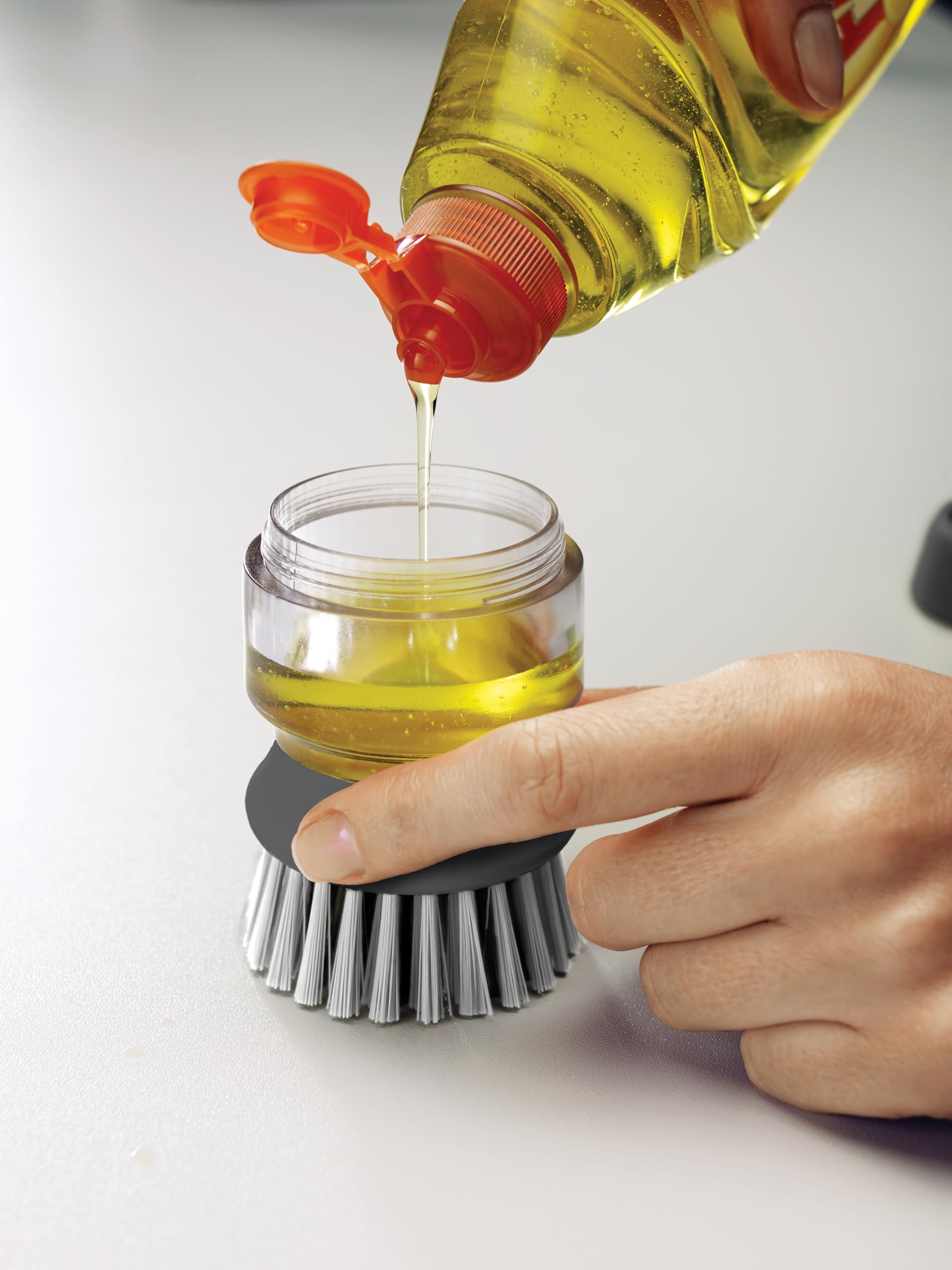 joseph-joseph-palm-scrub-brosse-vaisselle-avec-r-servoir-liquide-vaisselle-doseu image 3