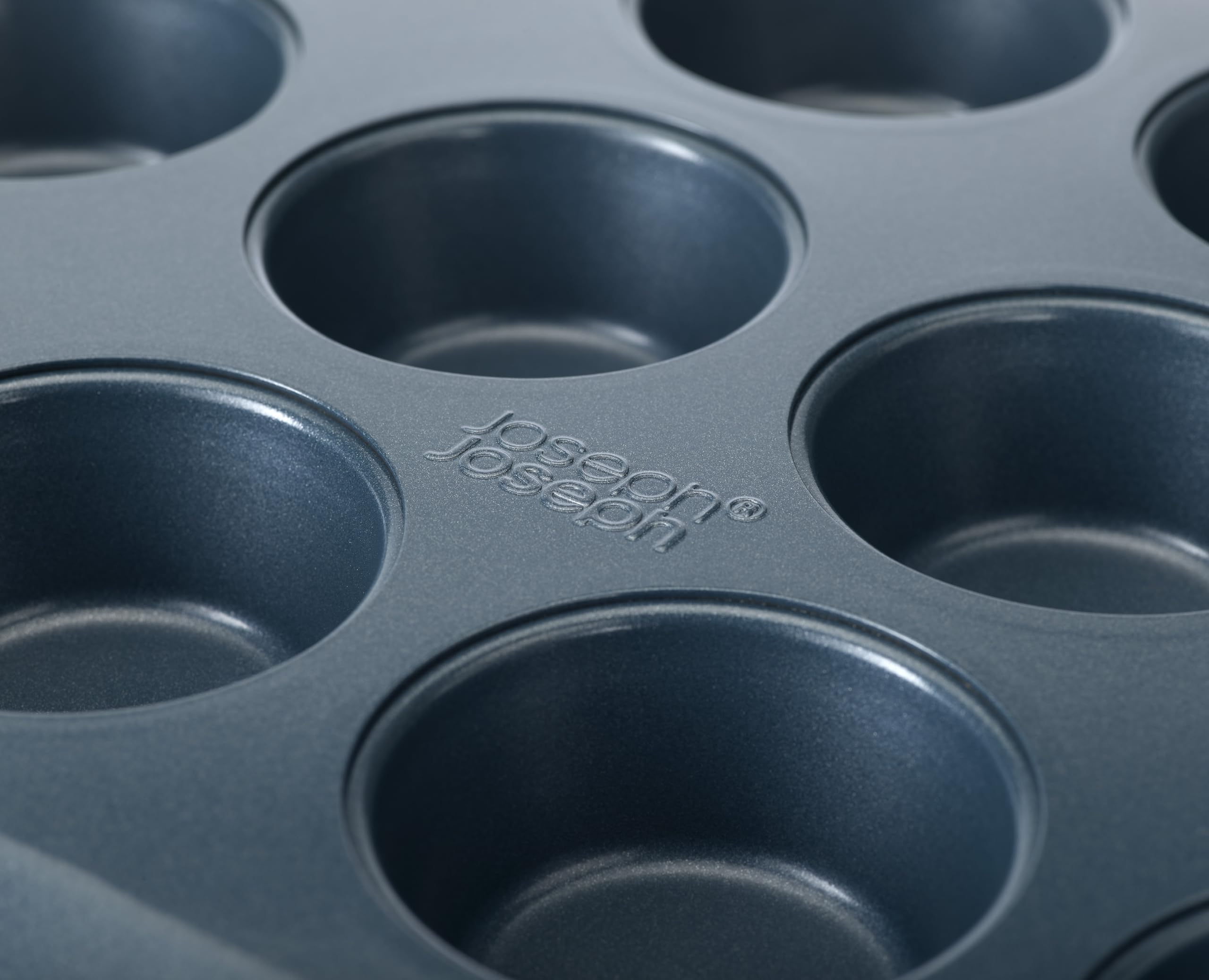 joseph-joseph-nest-bake-plaque-muffins-antiadh-sive-12-tasses-en-acier-au-carbon image 3