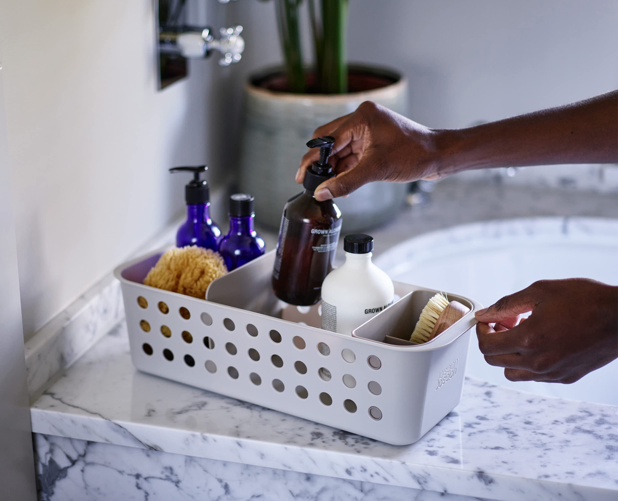 joseph-joseph-easystore-panier-de-rangement-salle-de-bains-avec-pot-et-s-parateu image 4