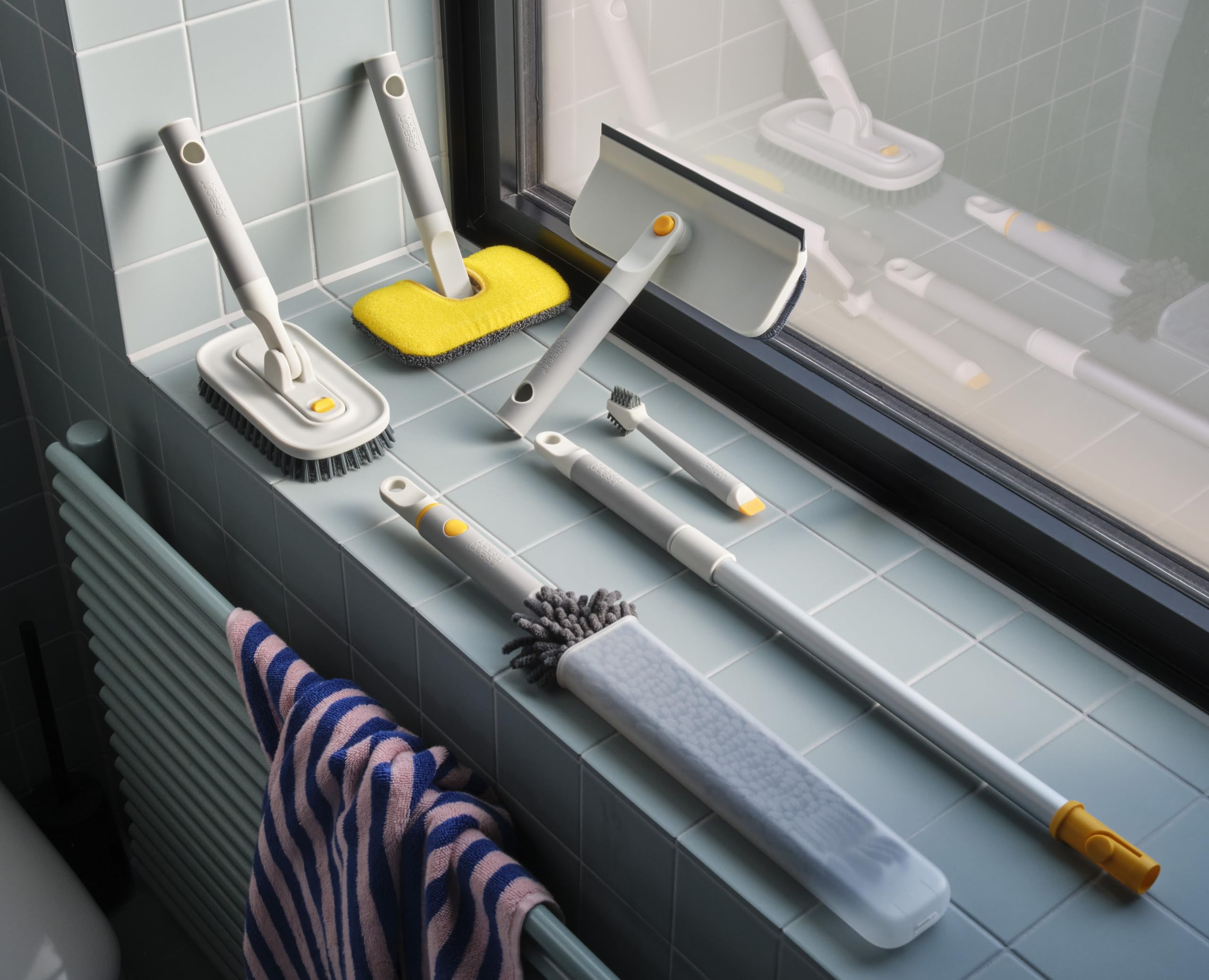 joseph-joseph-cleantech-set-de-nettoyage-profond-5-outils-perche-t-lescopique-al image 3