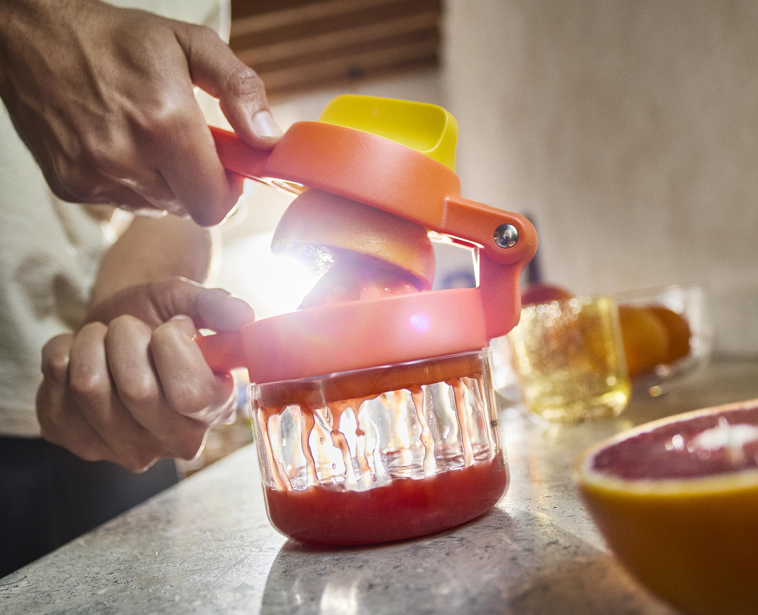 joseph-joseph-juicemax-plus-presse-agrumes-manuel-double-action-avec-pichet-coll image 3