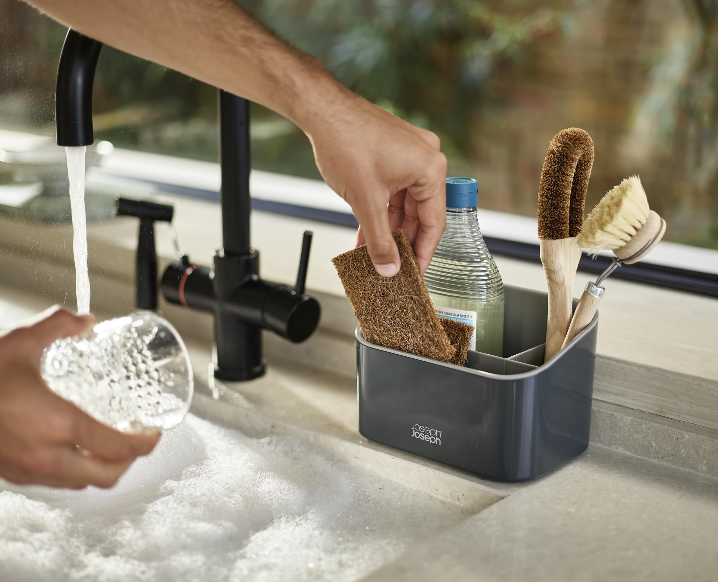 joseph-joseph-sinkstore-organisateur-d-vier-tages-pour-ponges-brosse-et-liquide- image 5