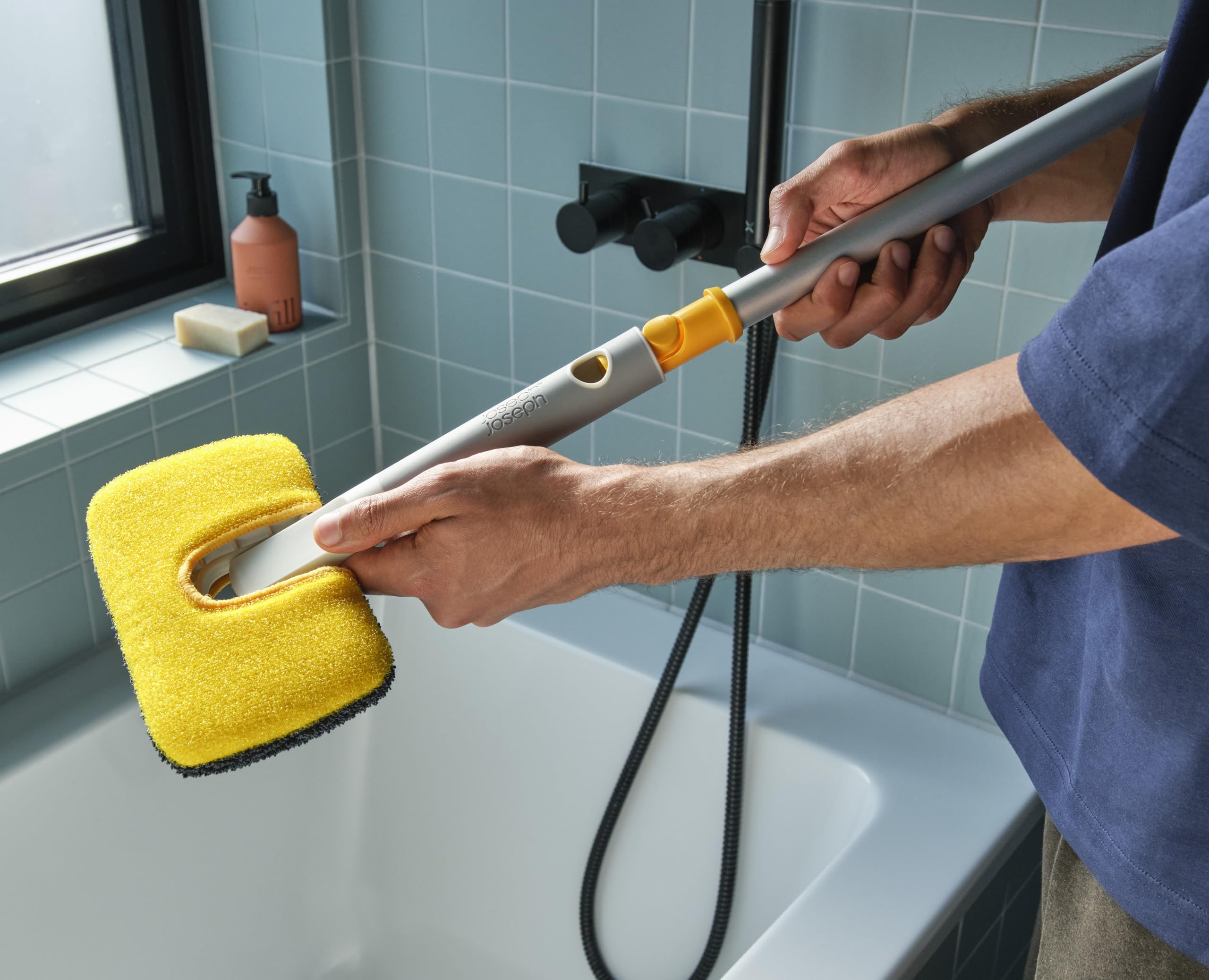 joseph-joseph-cleantech-set-de-nettoyage-profond-5-outils-perche-t-lescopique-al image 5