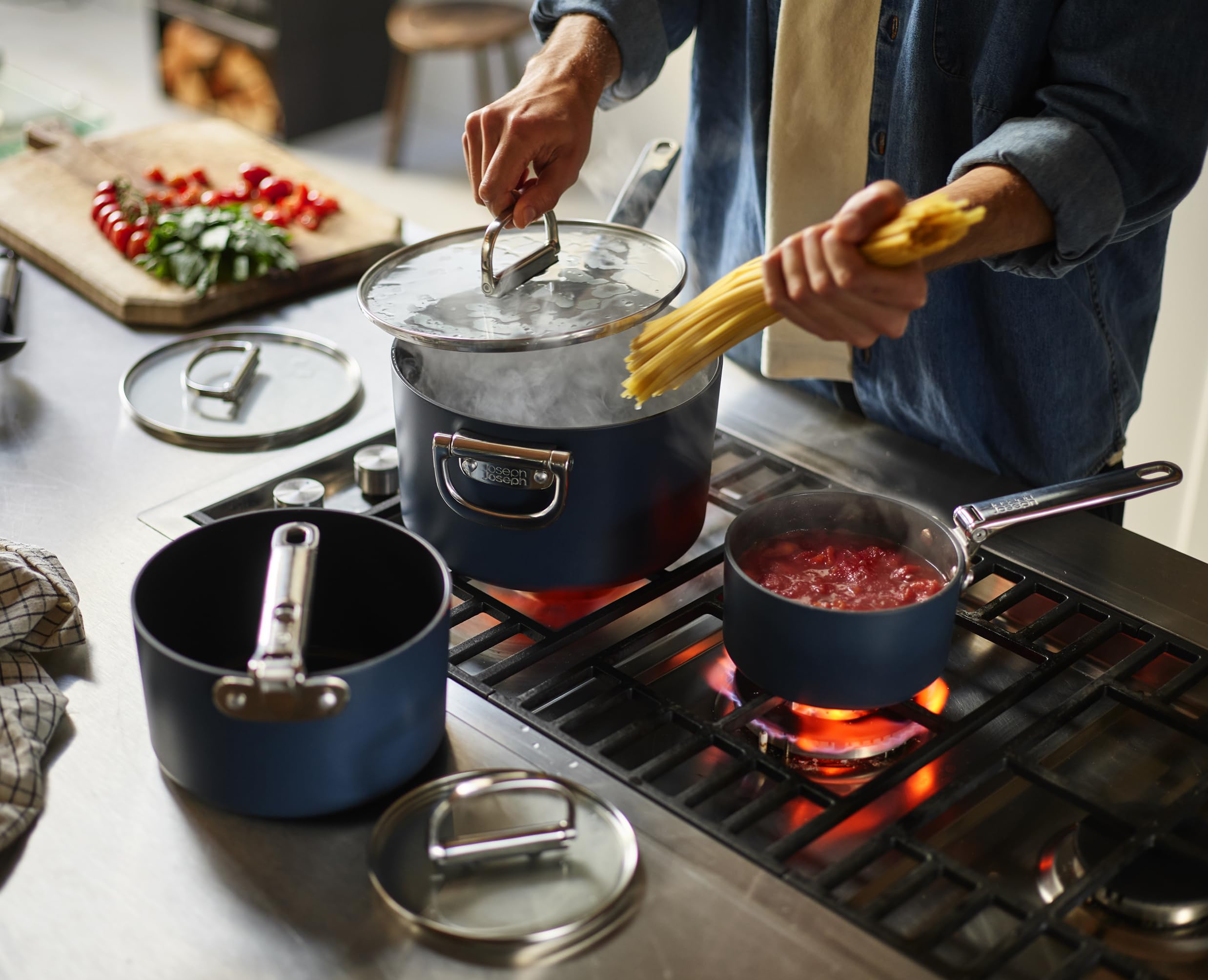 joseph-joseph-space-casserole-15-cm-avec-couvercle-et-poign-e-pliable-swinglock- image 6