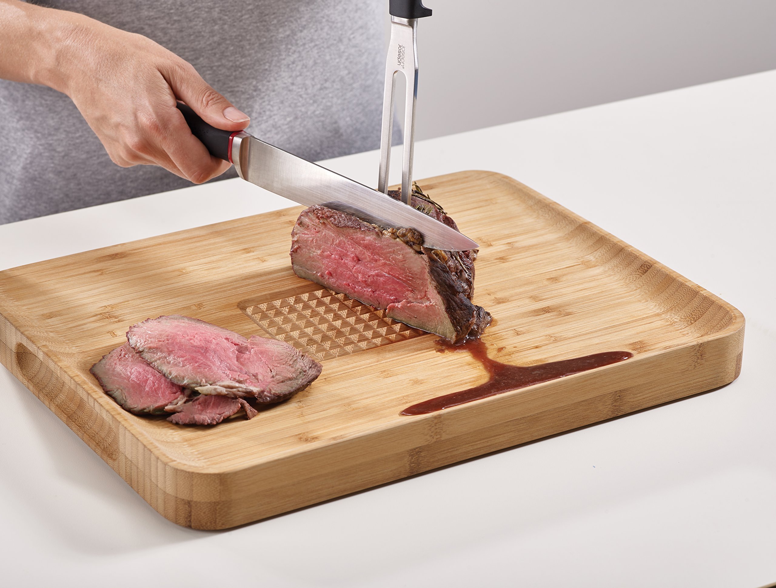 joseph-joseph-cut-carve-plus-planche-d-couper-en-bambou-naturel-avec-grip-centra image 7