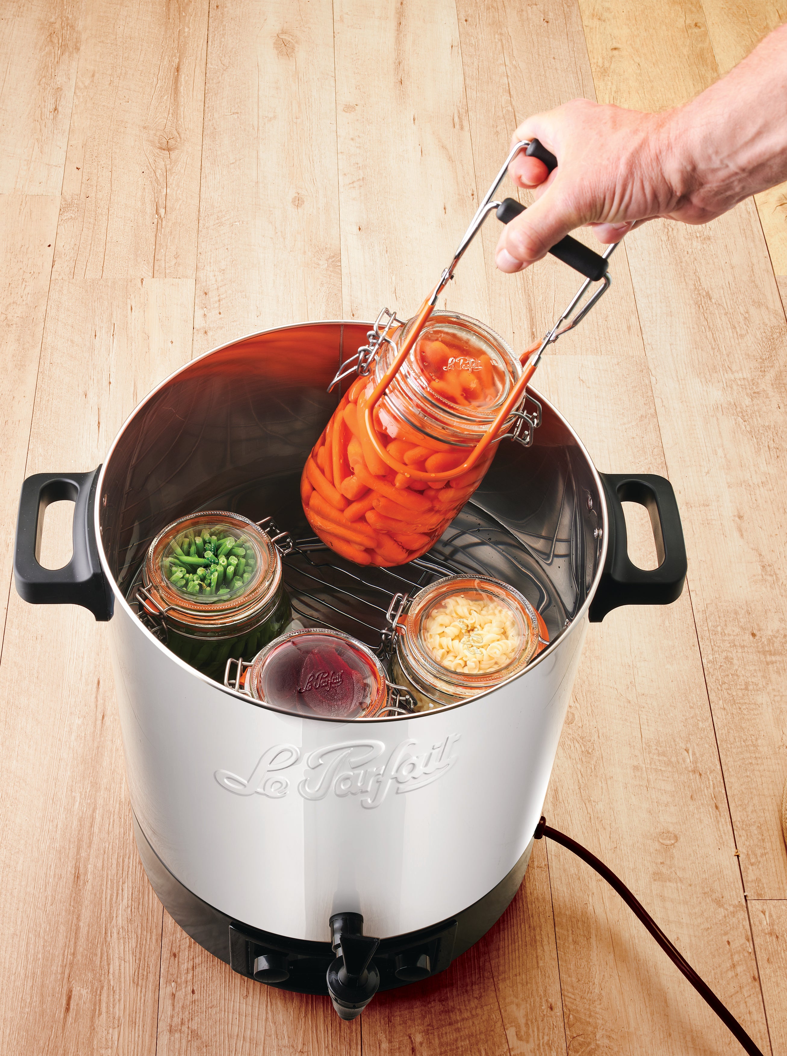 le-parfait-pince-confiture-en-acier-inoxydable-avec-prise-silicone-orange-les-es image 2